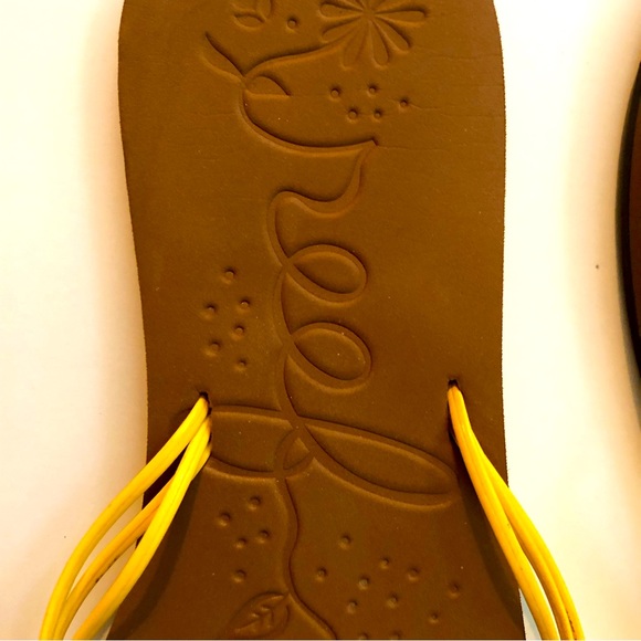 Reef yellow flip flop sandals  8 - Picture 3 of 5